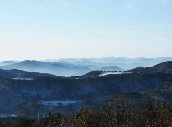 峰嶺初雪 